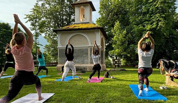 Yoga con colazione di fitness