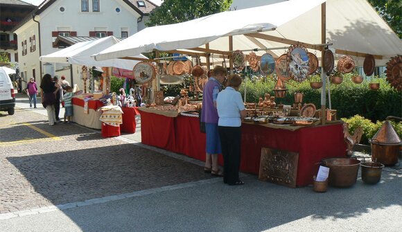 Mercatino delle pulci a Monguelfo