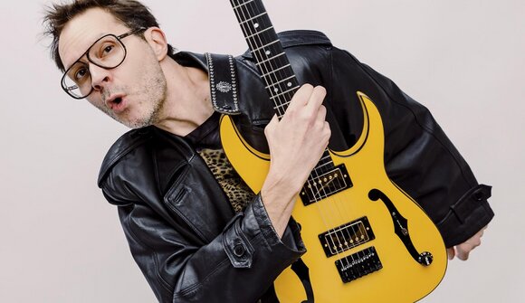 Paul Gilbert with Band